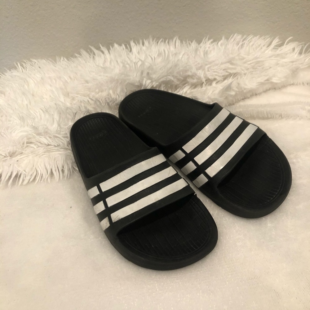 Adidas Slides fit like a youth size 5 - Picture 3 of 6